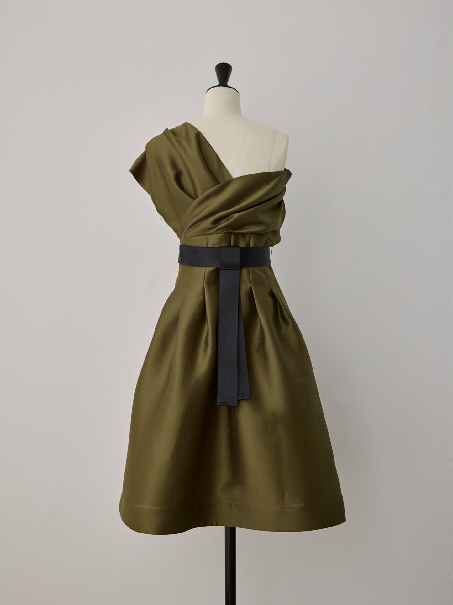 vase curve belted dress