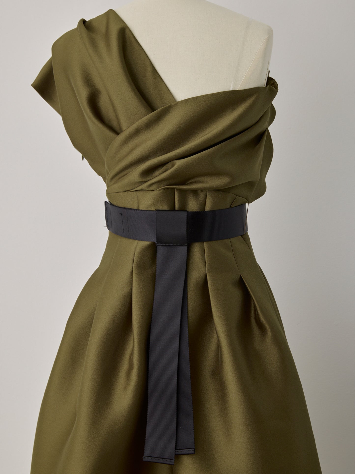 vase curve belted dress