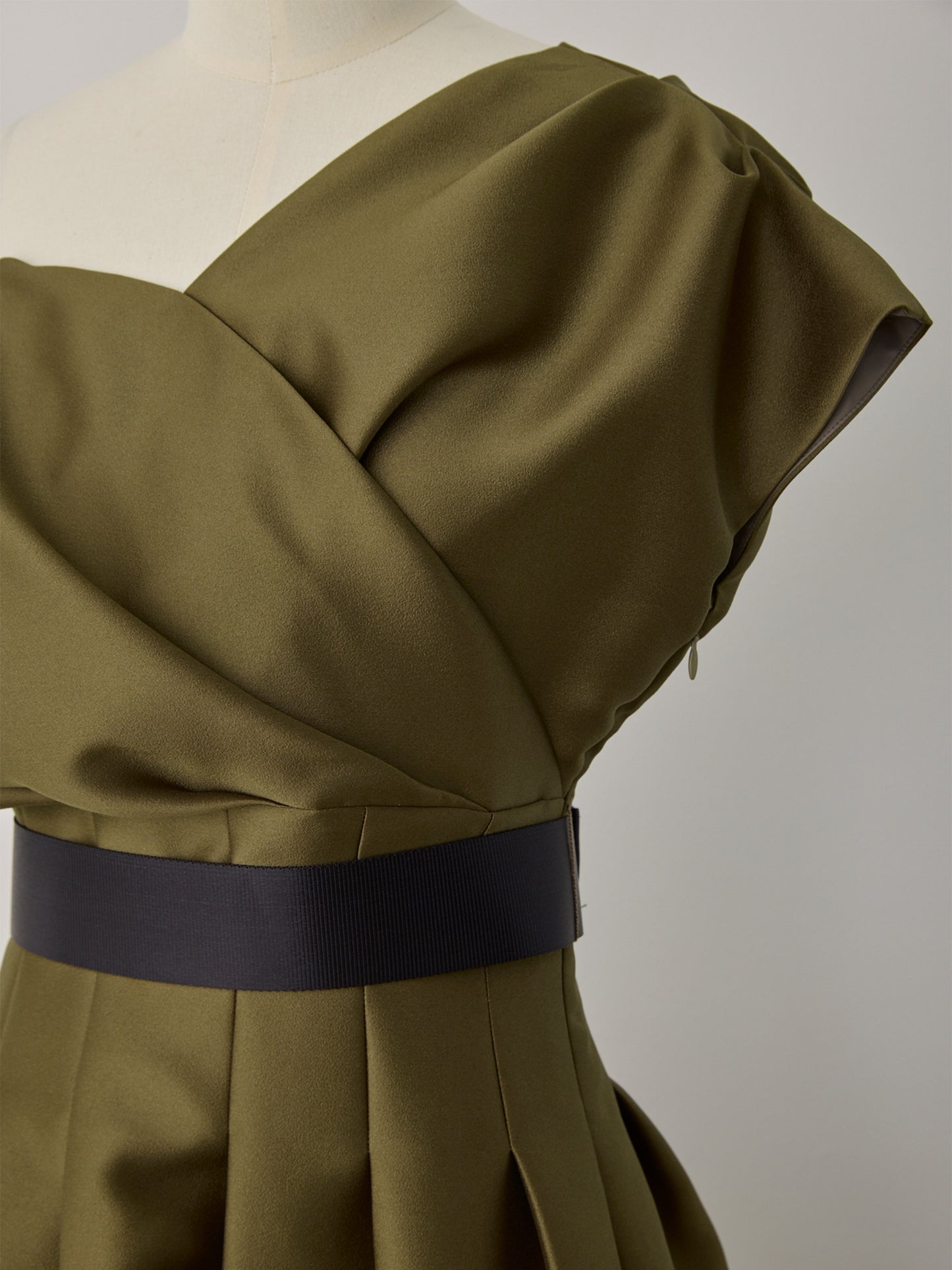 vase curve belted dress