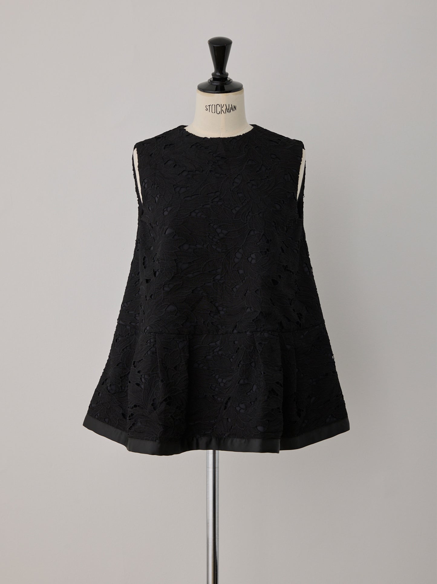layered lace sleeveless blouse