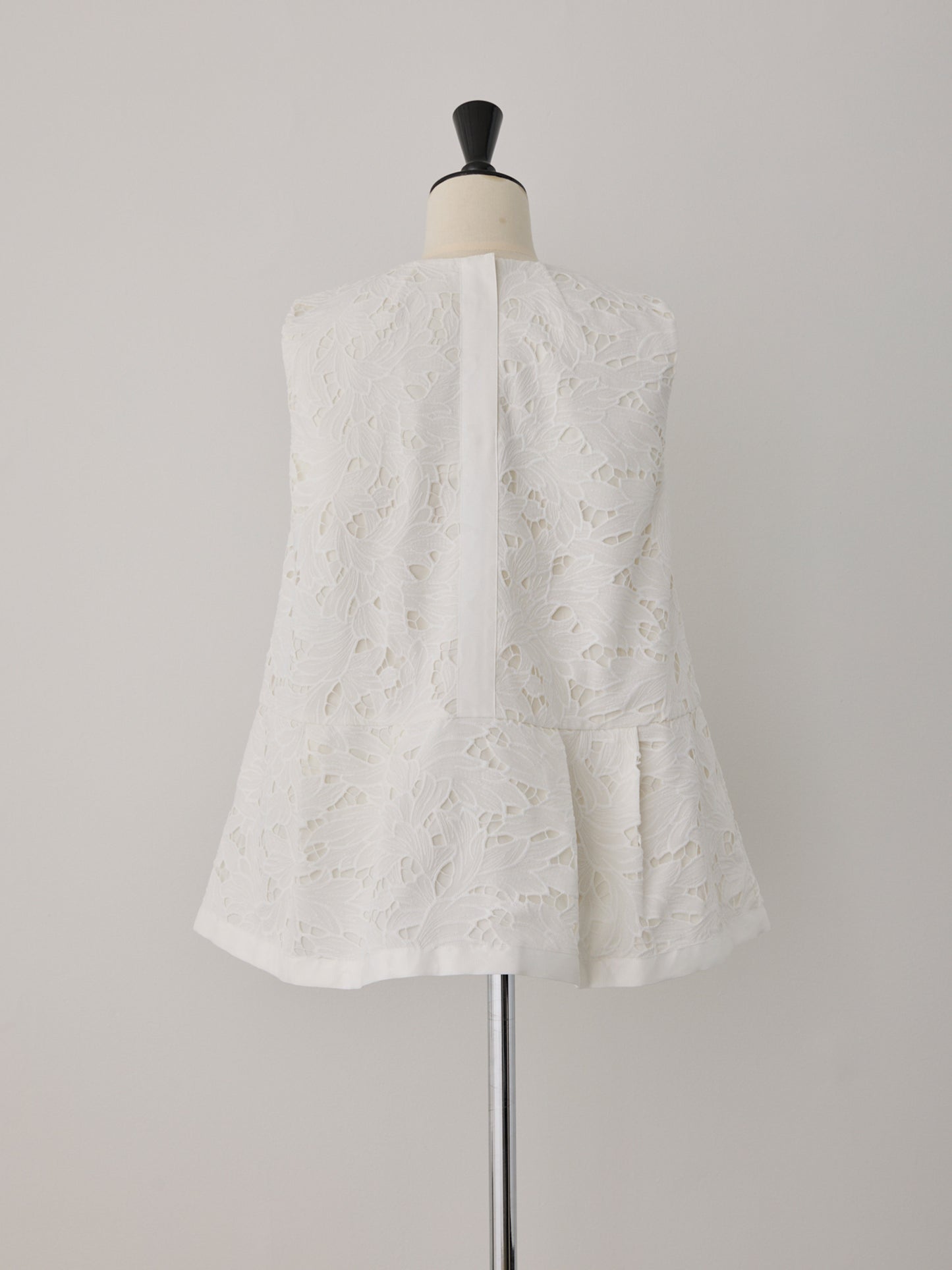 layered lace sleeveless blouse
