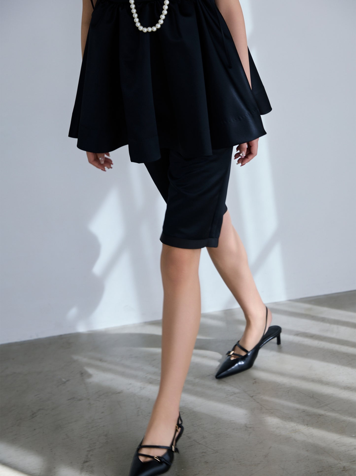 constructive mat satin slim short pants
