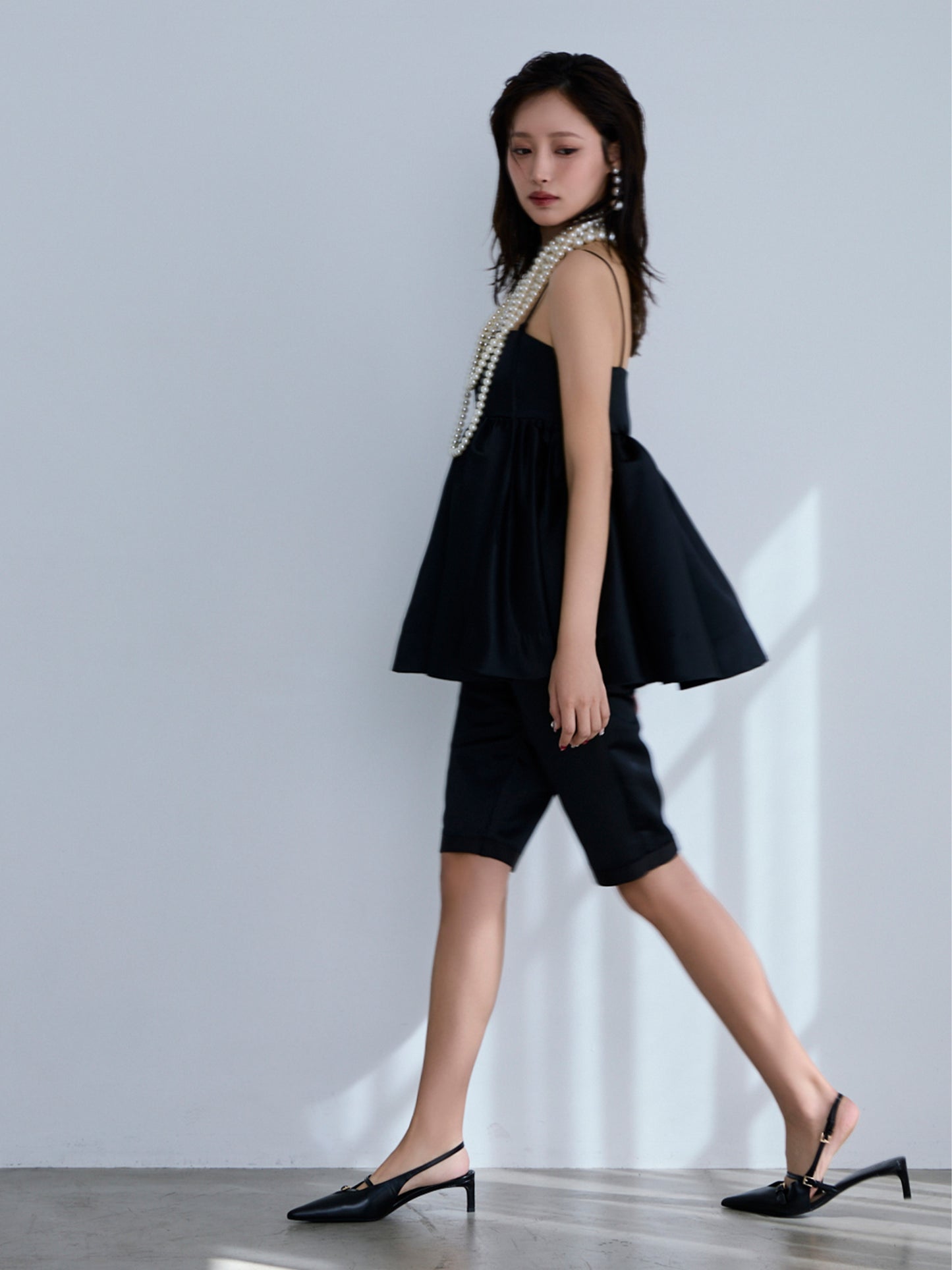constructive mat satin slim short pants
