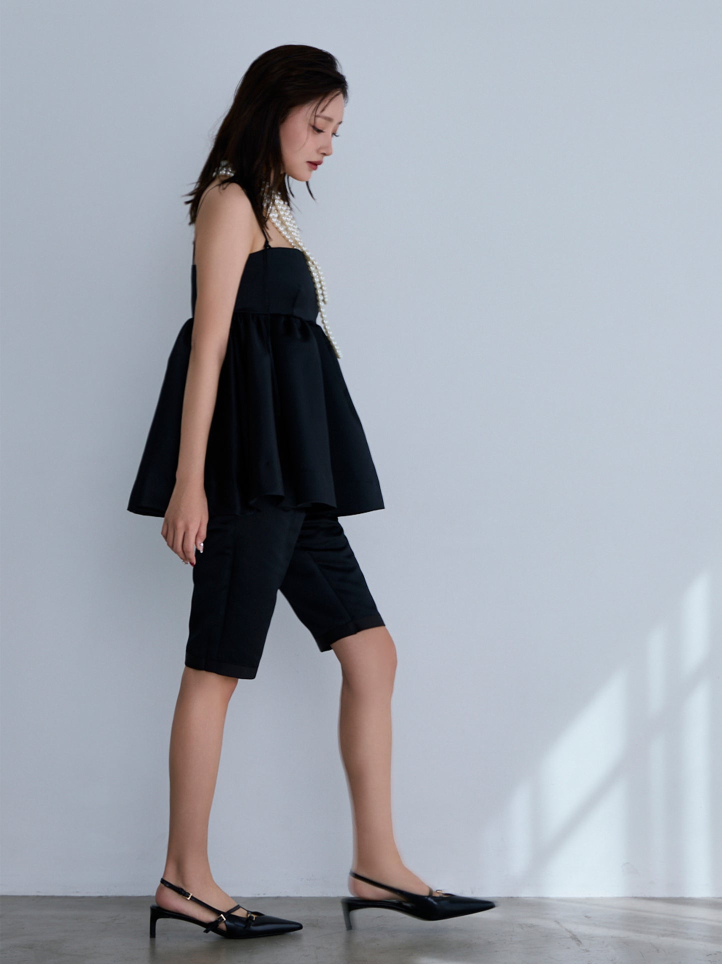 constructive mat satin slim short pants
