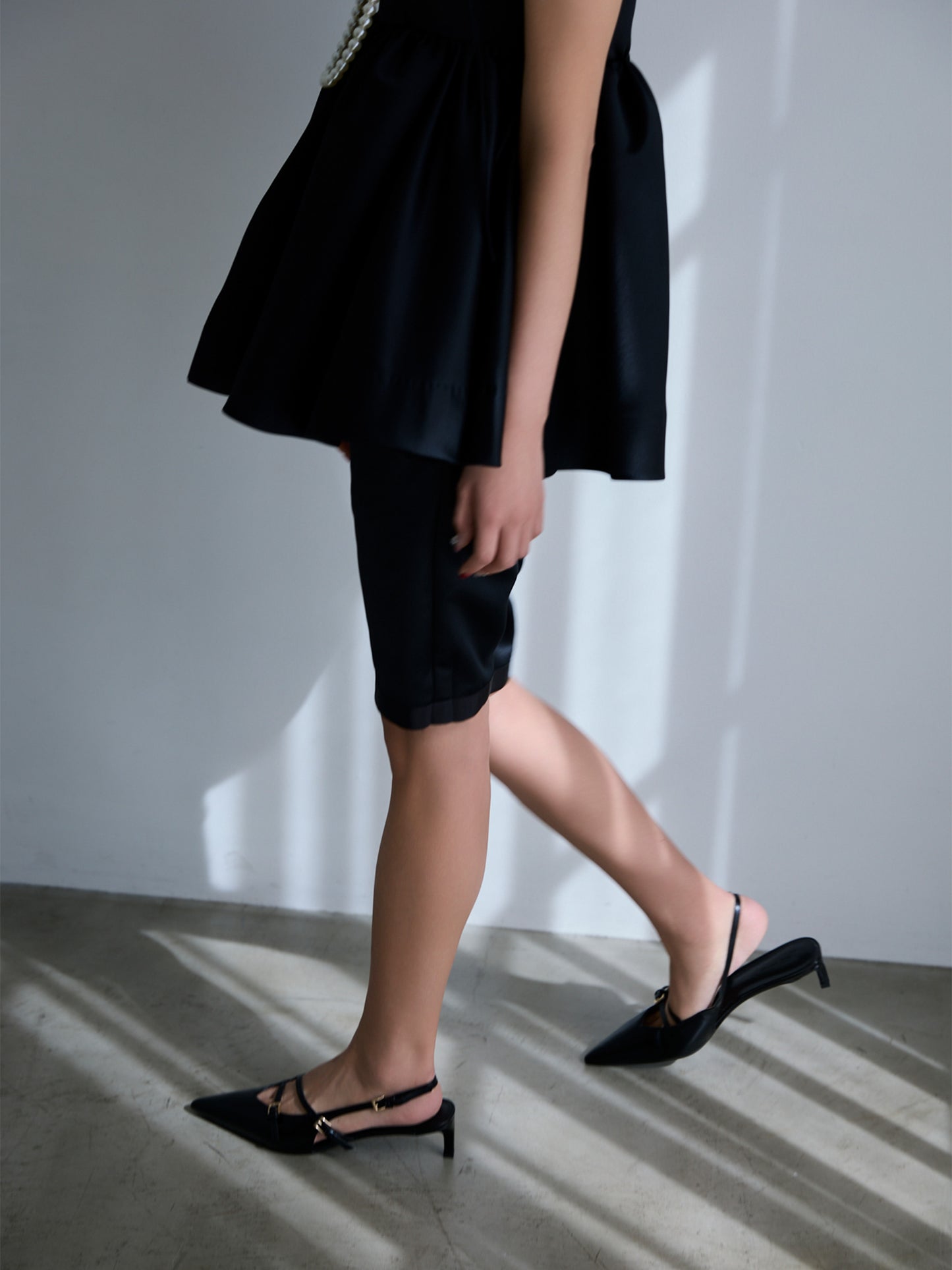 constructive mat satin slim short pants