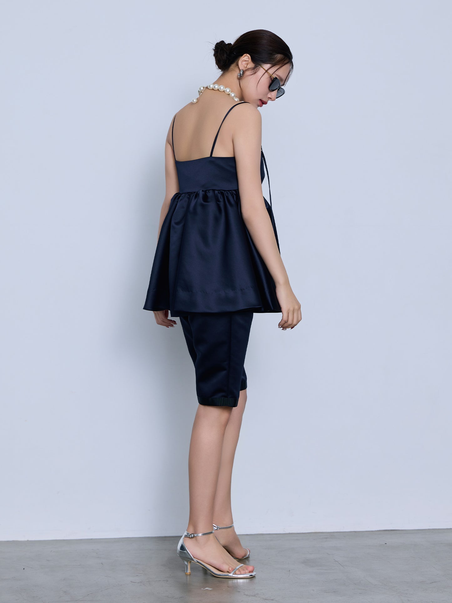 constructive mat satin slim short pants