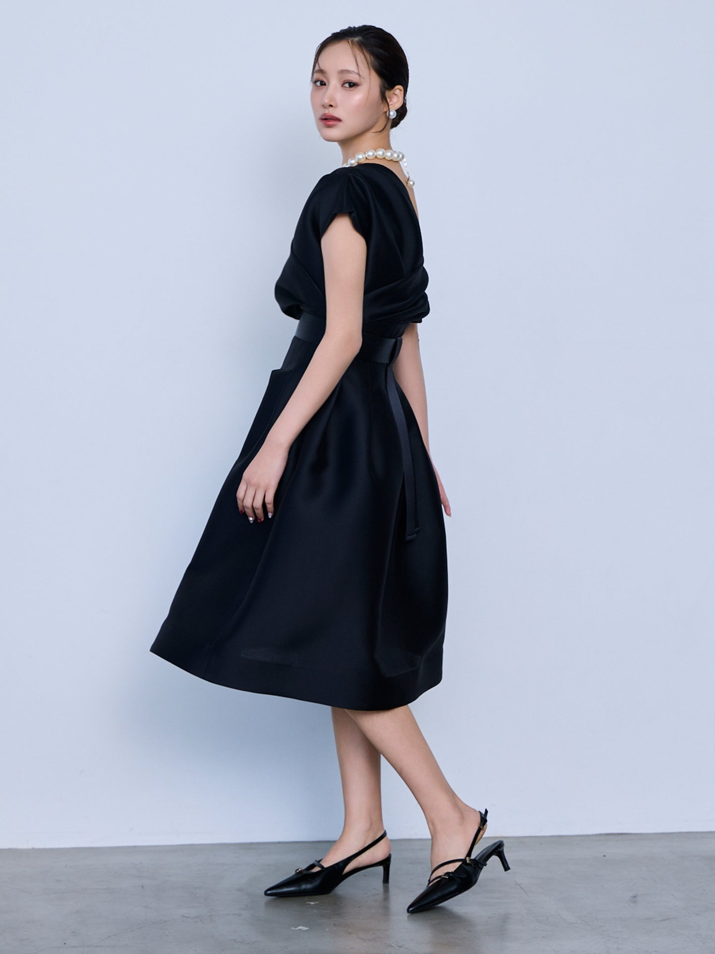 vase curve belted dress