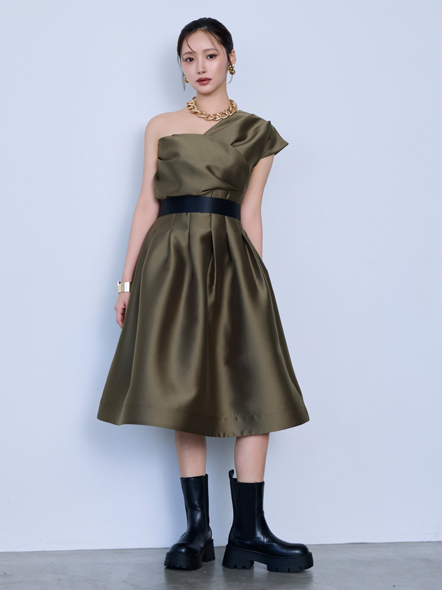 vase curve belted dress