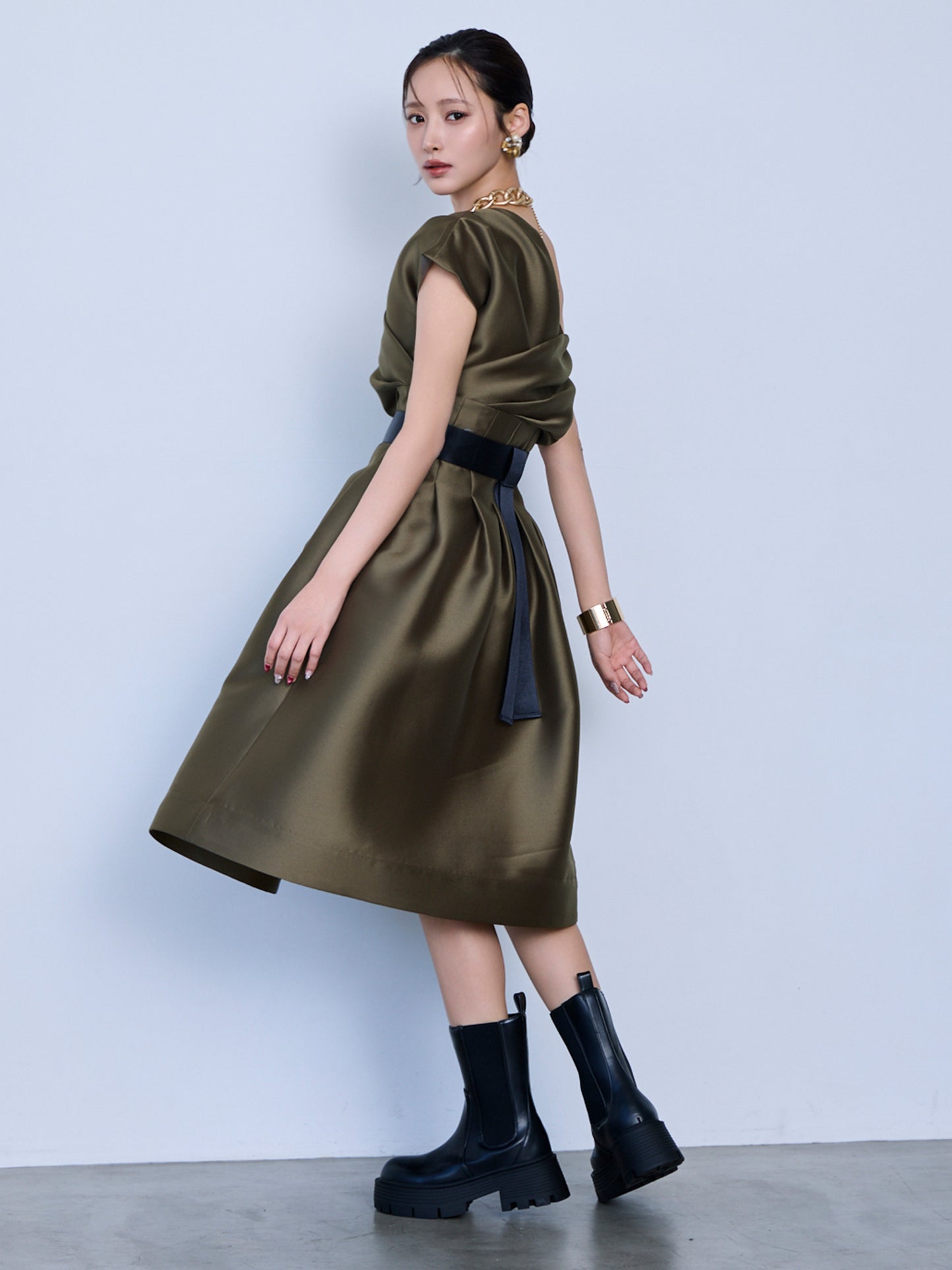 vase curve belted dress