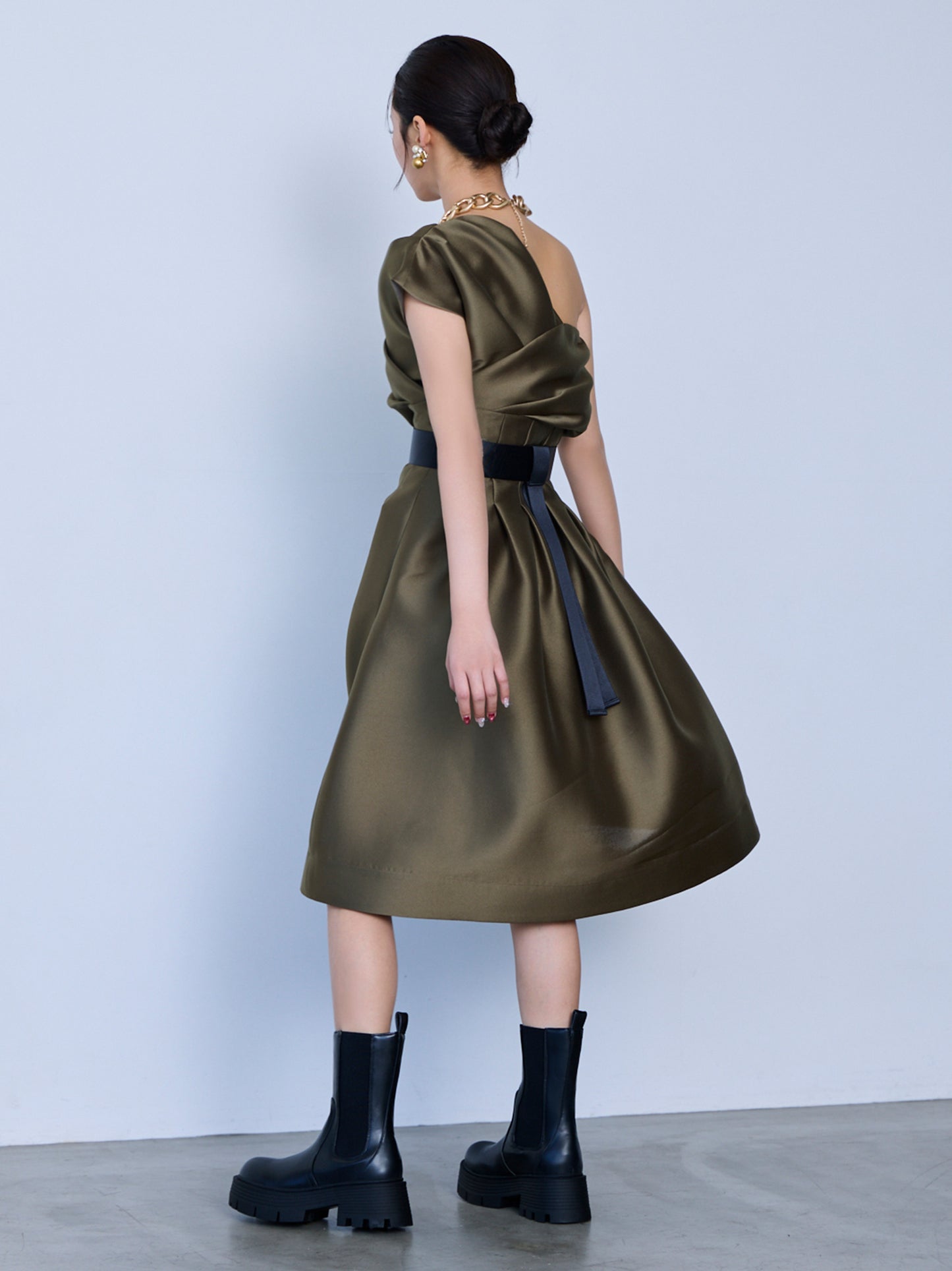 vase curve belted dress