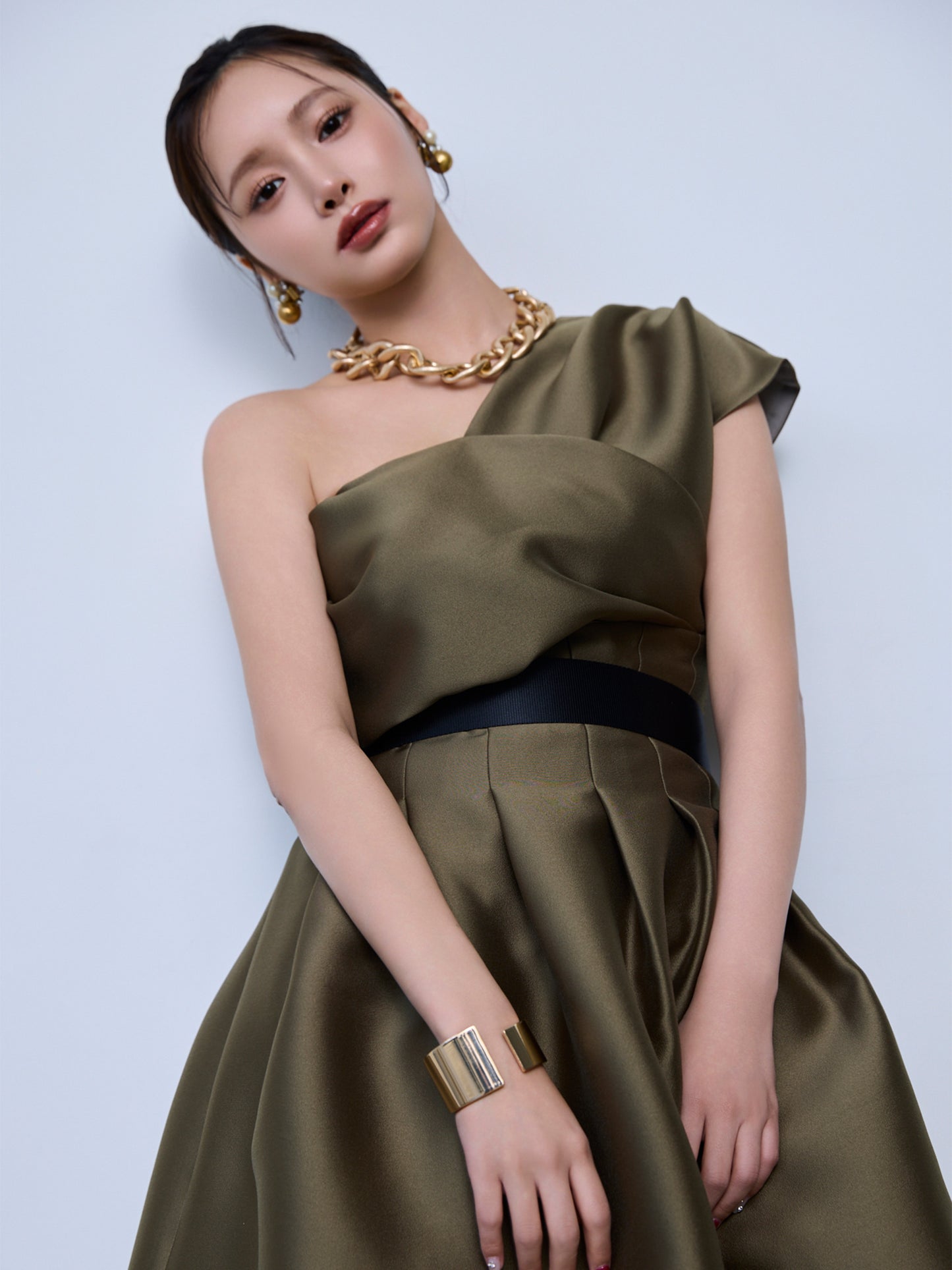 vase curve belted dress