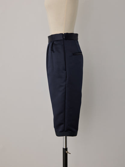 constructive mat satin slim short pants