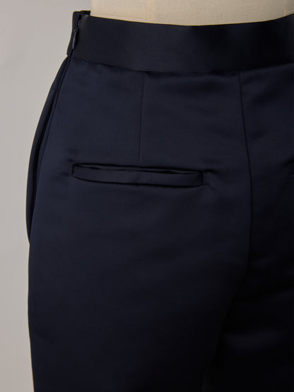 constructive mat satin slim short pants